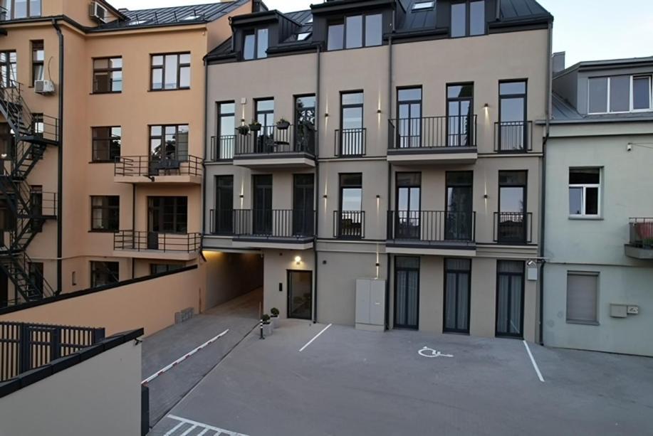 Old Town - Bajor Studios - Self Check-In And Parking Kaunas Esterno foto